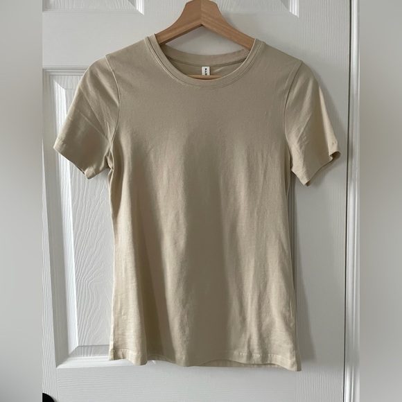 KOTN Tops - NWT Kotn Women’s Essentials Crew, White Sand | ethical & sustainable